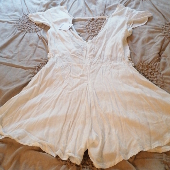 White romper - Picture 2 of 3